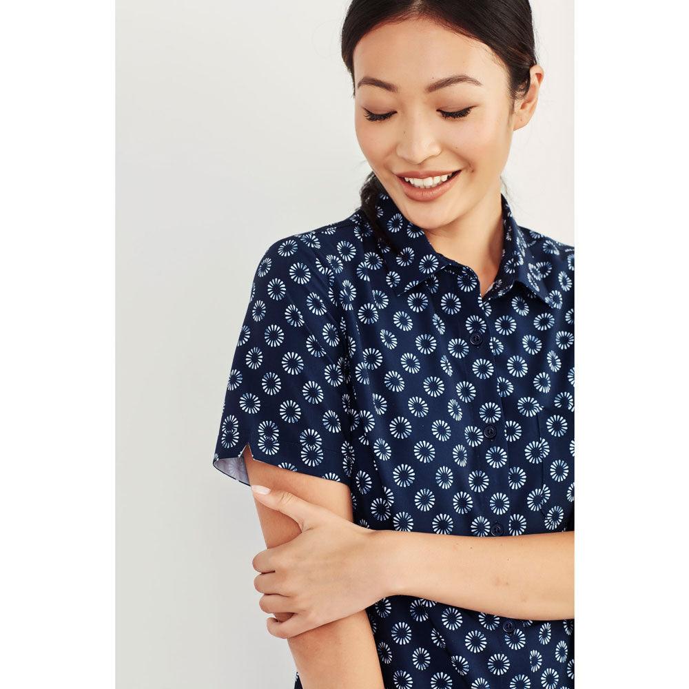CS948LS Biz Care Womens Easy Stretch Daisy Print Short Sleeve Shirt,Infectious Clothing Company
