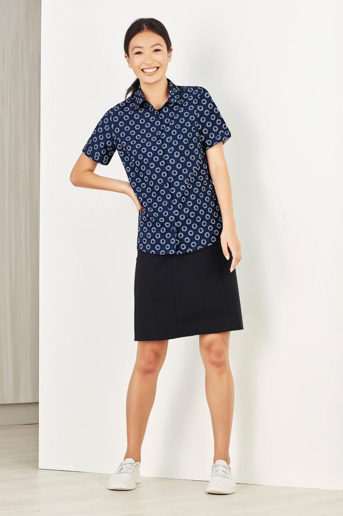 CS948LS Biz Care Womens Easy Stretch Daisy Print Short Sleeve Shirt,Infectious Clothing Company
